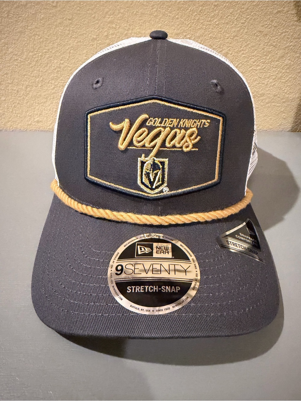 New Era 9SEVENTY Vegas Golden Knights NHL Trucker Hat - Gray/White Snapback